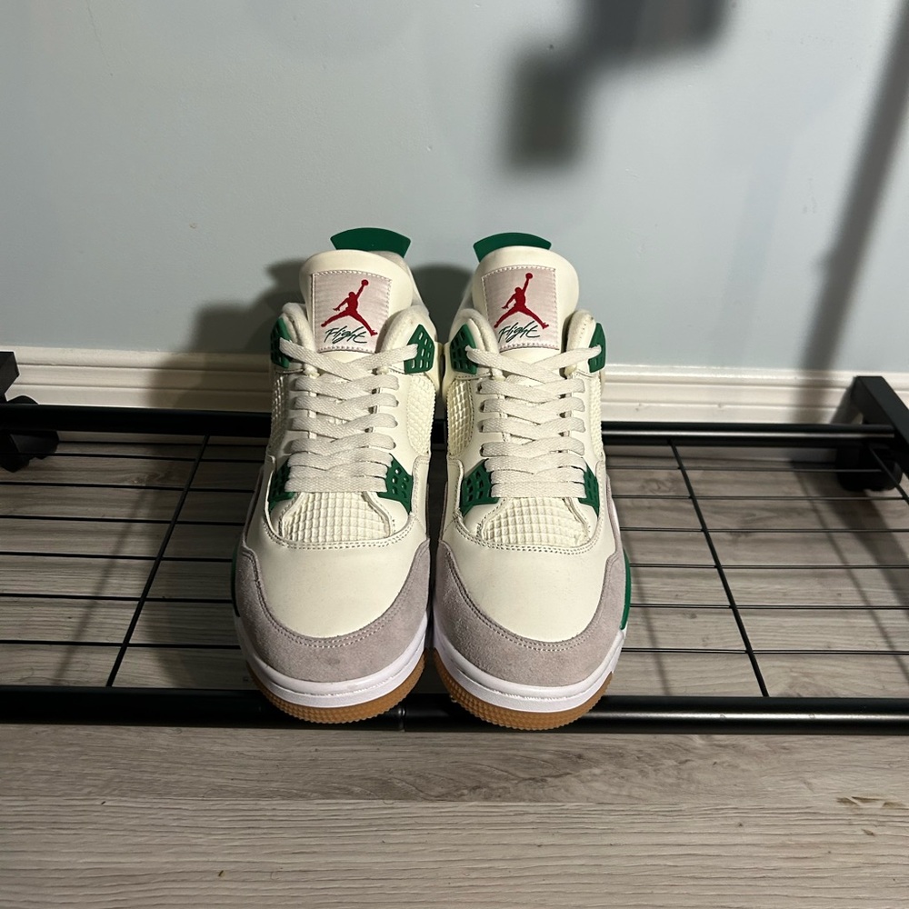 Jordan 4 Pine Green - Picture 2 of 6
